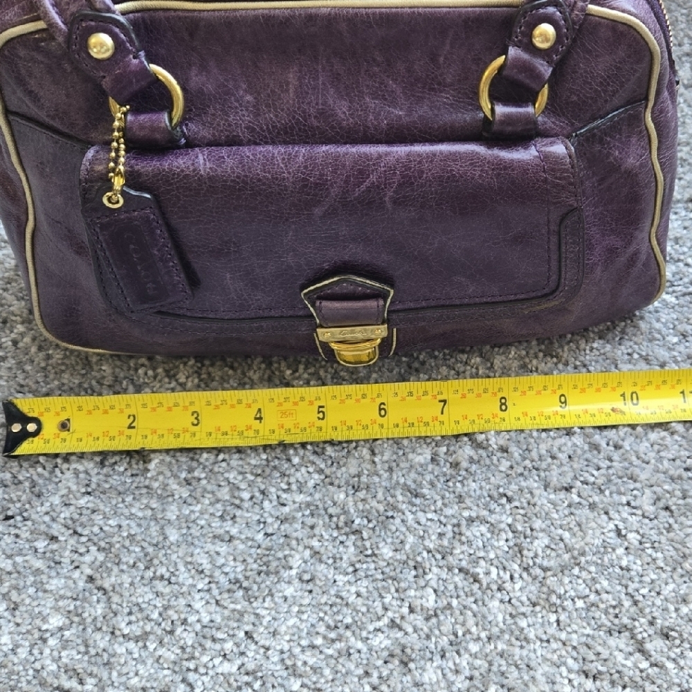 Coach Purple Shoulder Bag with Gold Details - Picture 3 of 11